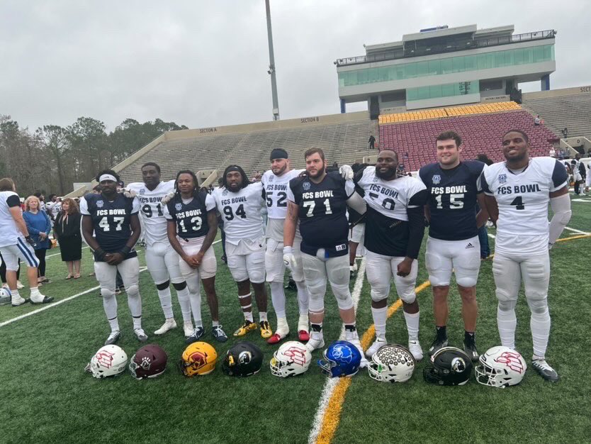 GarrionCj's tweet photo. Different teams 💪🏿Same Conference ⛰️Same Goals 🏆 It was a pleasure fellas.#AGTG @TheMountainEast @FCSBOWL https://t.co/GJuKFXjMWE