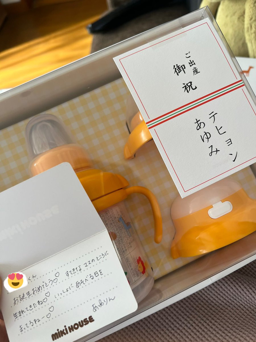 Naa14405755's tweet photo. だーいすきなアミ友ちゃんとテヒョンさんが←
サプライズ🎁くれました！

実は、先日私はママになりました🥹💜
MAMAに行けなかったことは悔しいけど😭

生まれながらにしてARMYな子。
バンタンを聴かせると爆睡ですw
お腹の中からたくさん聴いてたもんね♡
아미活はまだまだのんびり。。🥹 https://t.co/5e8Me0W5xw