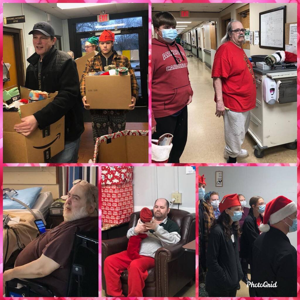 LingleLions's tweet image. LMS students and families were spreading kindness today as they delivered over 90 stockings to the residents of Blossoms of Rogers. #kindnesschallenge
#LMSFCA
#makingadifferenceinourcommunity
#LMSWEB instagr.am/p/CmDGotxuwpk/