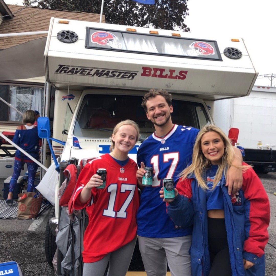 stbcbeer's tweet photo. What's a football Sunday without good people, good beer and good times? You bring the good people and good times, we'll bring the beer!
#bringtheflavor #overpackd #stbcbeer https://t.co/yIomLYHJ4k