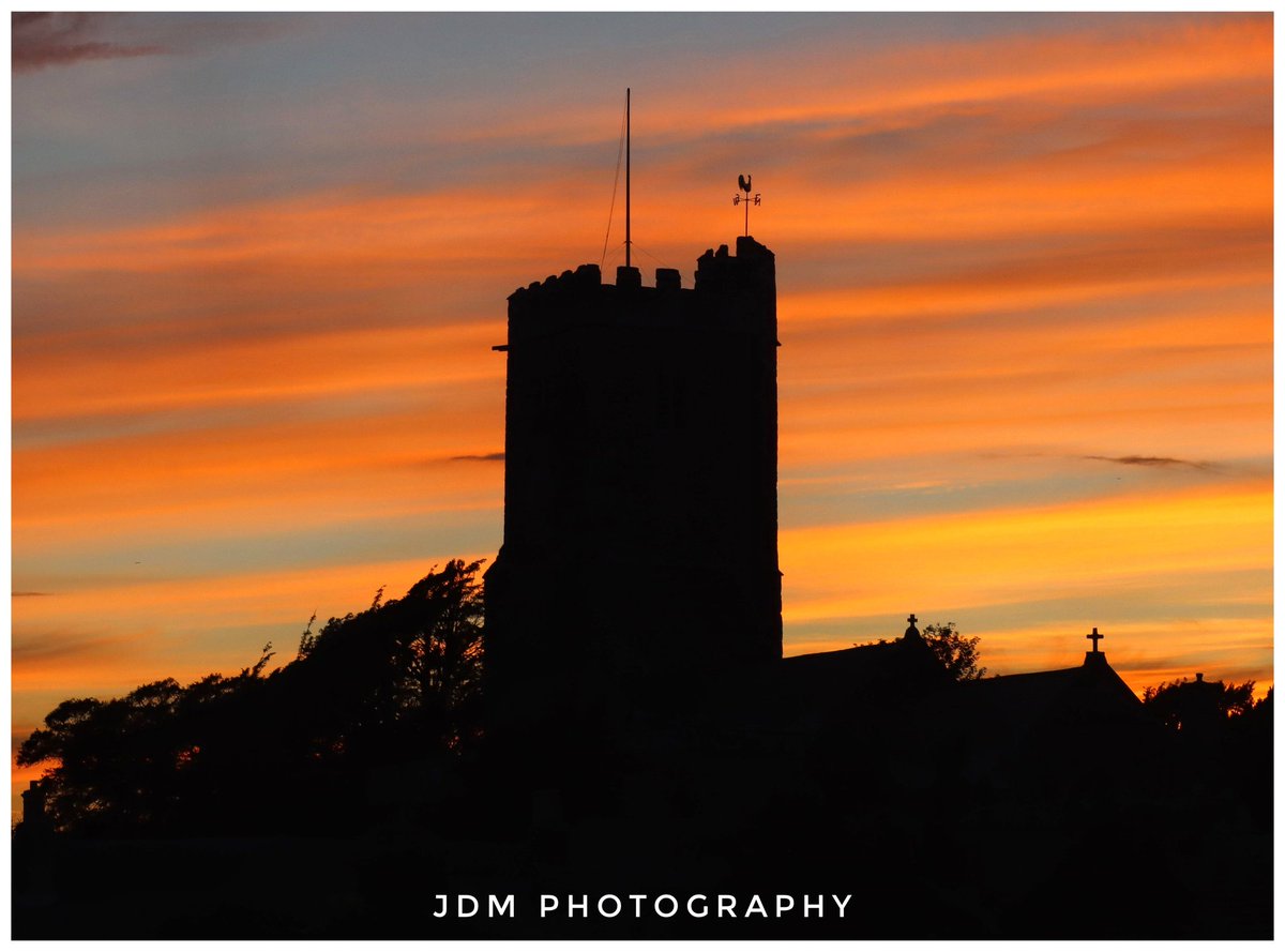 JDMPhotography5's tweet photo. Sunset Silhouette... 👍📸 #Sunset #Church #Devon #EastDevon #Sky #Photo #Photography #Canon #Canon90D https://t.co/o6ekyITnwn