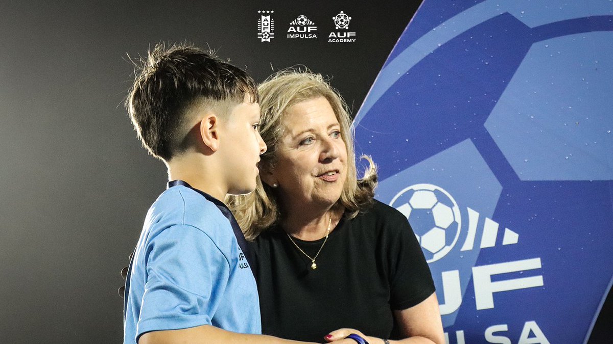 AUFimpulsa's tweet photo. 🎖️ 𝐔𝐧 𝐩𝐫𝐞𝐦𝐢𝐨 𝐦𝐞𝐫𝐞𝐜𝐢𝐝𝐨

Le ponemos el broche de oro al primer año de #AUFAcademy con la entrega de medallas, a cargo de la integrante del Comité Ejecutivo de @AUFOficial, Andrea Lanfranco y todos los instructores. 🇺🇾 https://t.co/IsQqTIYnIc