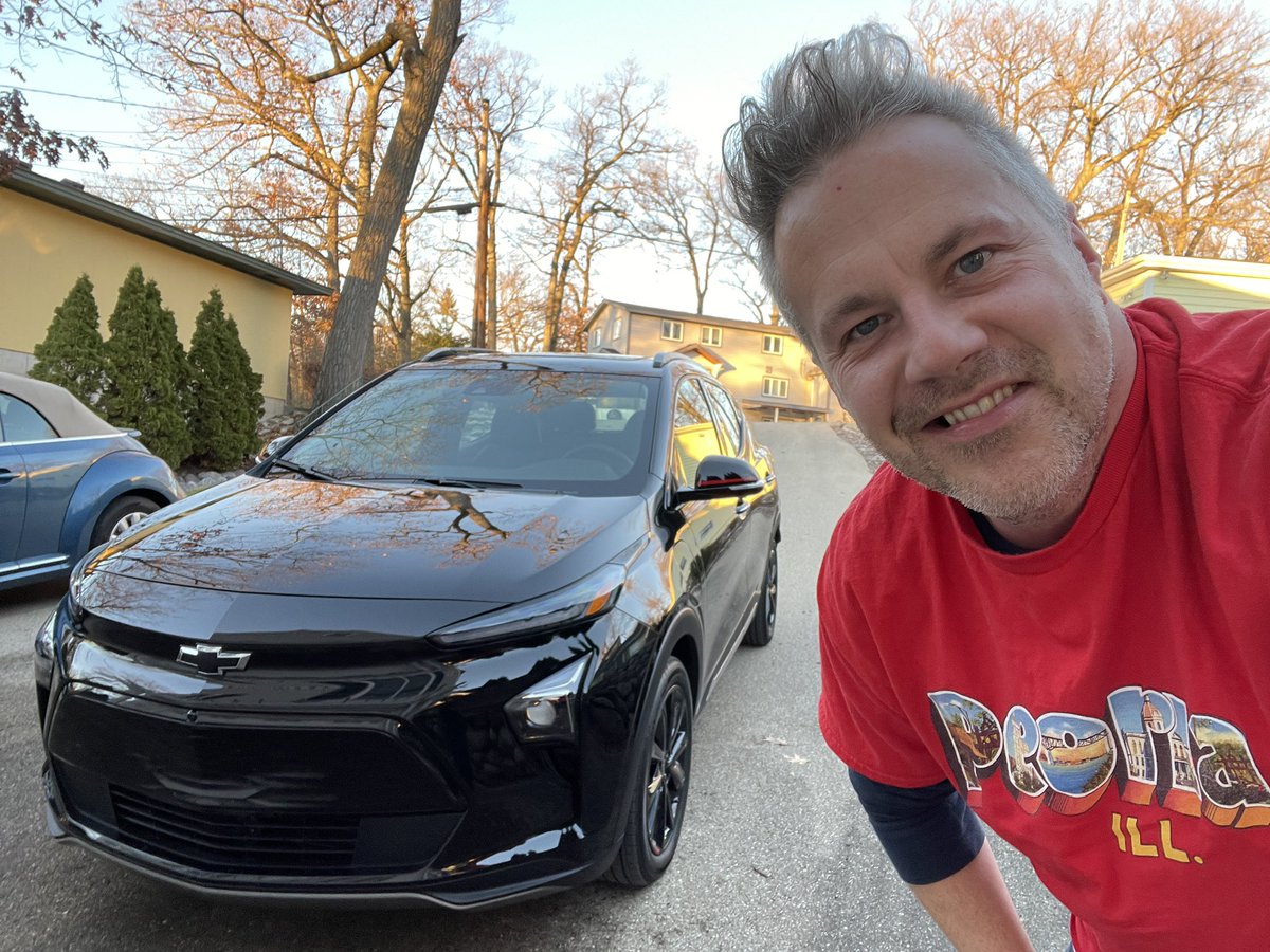 My pronouns are he/him, I believe in science, and I support Dr. Fauci. @elonmusk’s continued bad actions kept me from buying a @Tesla and now I am ecstatic to have a @UAW-made @chevrolet Bolt EUV in my driveway!