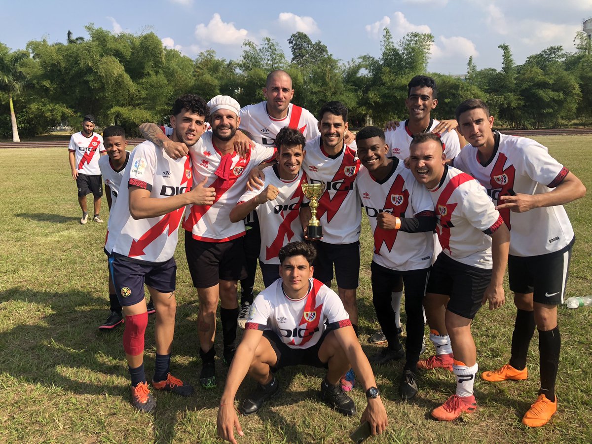 Crespo1Reinier's tweet photo. Luego de un año de mucho sacrificio logramos el doblete título de liga y copa , somos campeones vamos Rayo ⚡️ @oscar8trejo @RayoVallecano @OscarValentin94 https://t.co/xXF76BchNQ