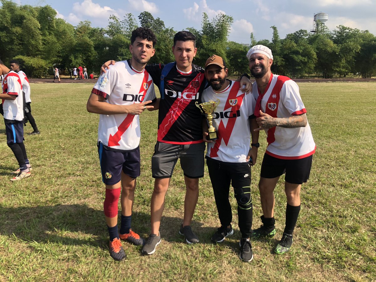 Crespo1Reinier's tweet photo. Luego de un año de mucho sacrificio logramos el doblete título de liga y copa , somos campeones vamos Rayo ⚡️ @oscar8trejo @RayoVallecano @OscarValentin94 https://t.co/xXF76BchNQ