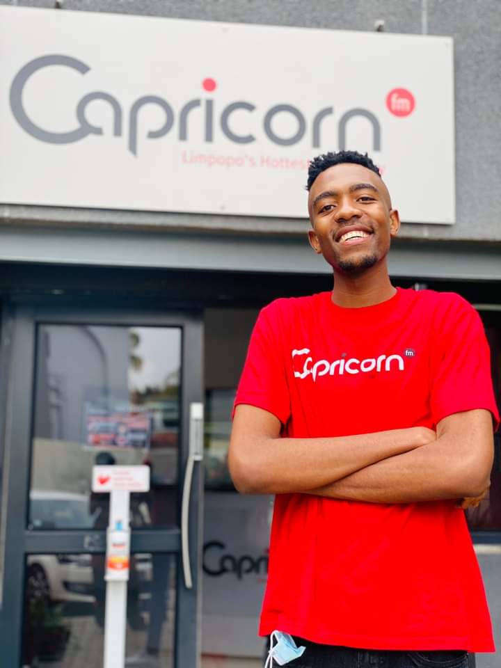 What colour is your Monday? Tell me all about it on the #CapricornFix 📻 Good Morning 😀