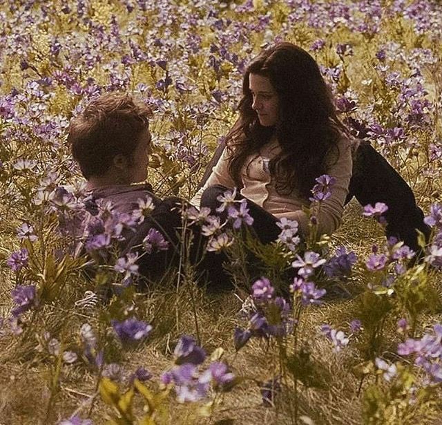 comfortrobsten's tweet photo. married couple https://t.co/n7aPIYhGXJ
