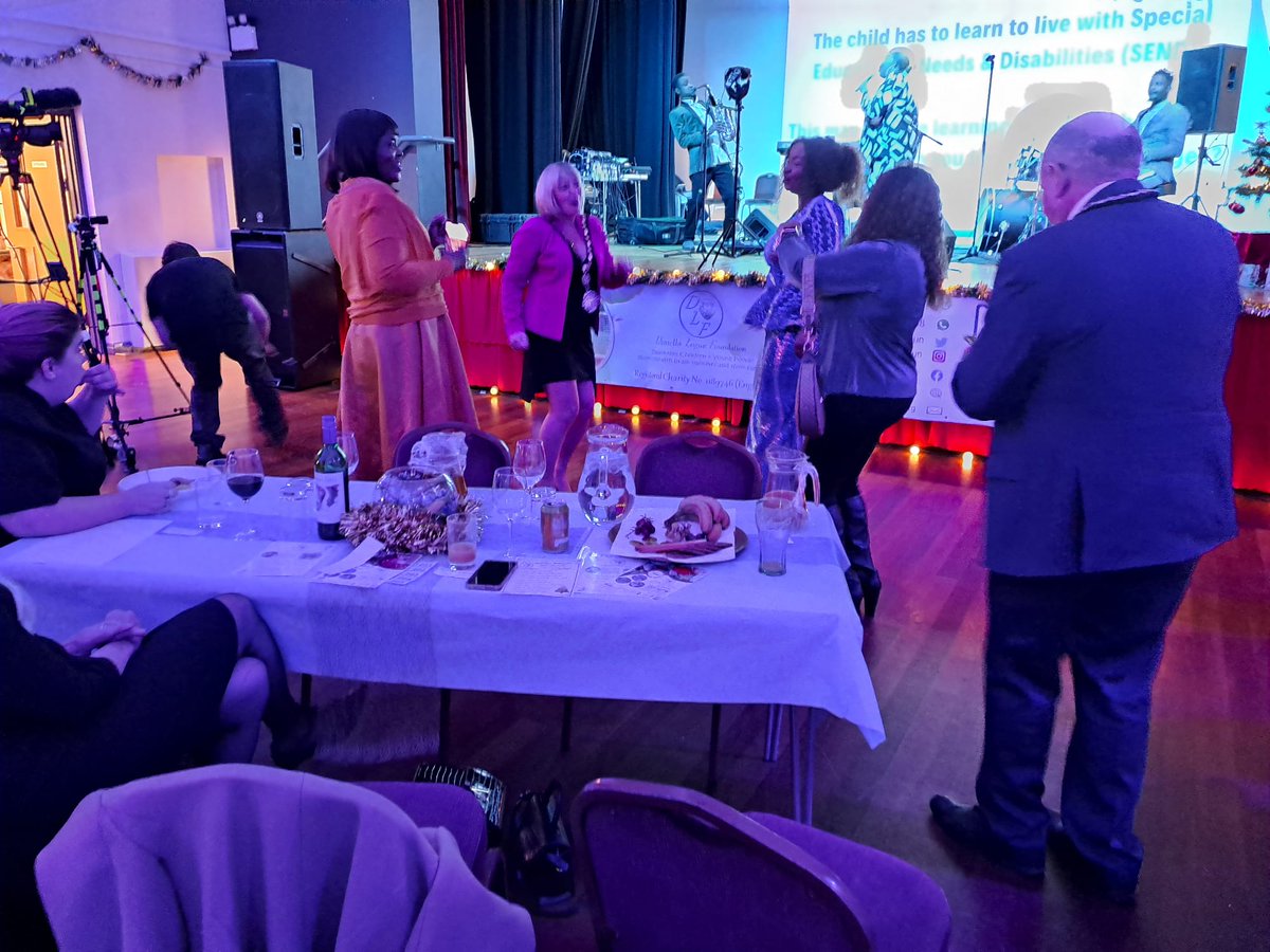 Last night our team of volunteera had a swell time at @daniellalogun Foundation jazz night  to help raise money for children diagnosed with brain tumours. <a href="/HillingdonMayor/">Mayor of Hillingdon</a> joining the fun with some fantastic dancing

#itsthesmallthings