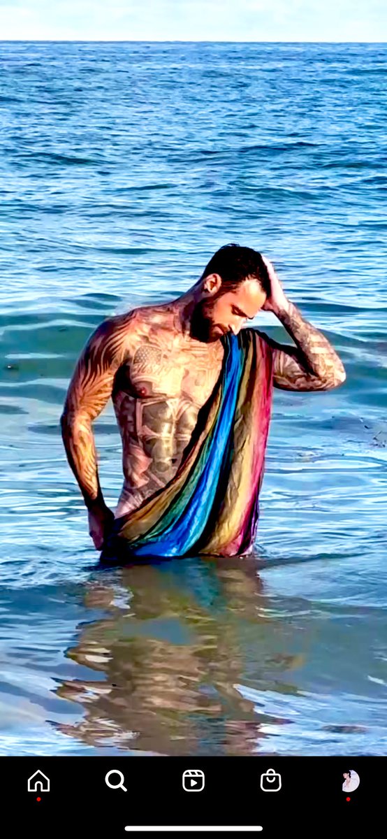 TrcubledHecrt's tweet photo. It’s looking like it’s gonna be a hot Christmas this year. 🌊🔥❄️ https://t.co/1CYs6GFt1C