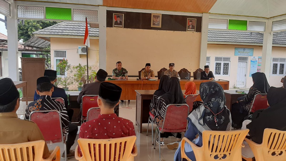 kecwarungpring's tweet photo. Plpasan peserta lomba MTQ tingkt Kab pmlang di pendopo kec warungpring,,,
Bp.Camat warungpring,Danposramil dan Kapolsek warungpring mlepas pesrta lomba MTQ tingkt Kab https://t.co/xzDm30L1DN
