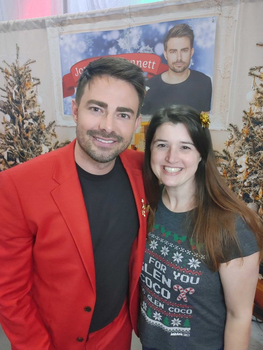 eshea12's tweet photo. Tune into #TheHolidaySitter on @hallmarkchannel !!

Photo: Erin with Holiday Sitter star @JonathanBennett https://t.co/gtNrl6zT7K