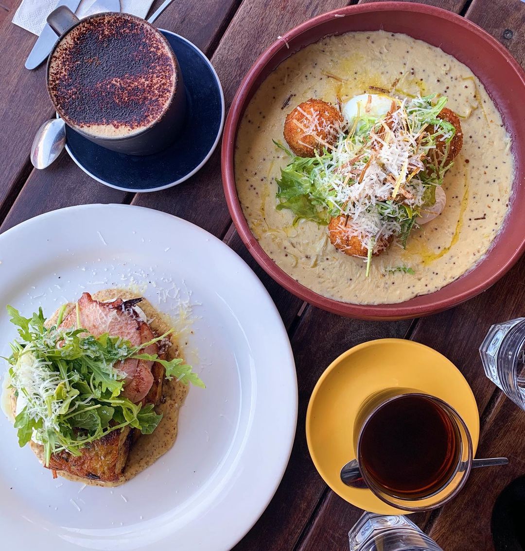 MaximusCampers's tweet image. BEST BREAKFAST IN PERTH
Vintage #lightfittings, masses of #framedpictures &amp;amp; a huge #communaltable made of distressed brick fill the #eclectic interiors of this #everpopular #café near leafy #HydePark. The #leekcroquettes never come off the menu at SAYERS SISTER – for good reason.