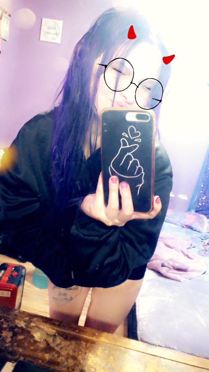 moonchild2195's tweet photo. Some pictures of me 🥹 #purpleismyfavoritecolor https://t.co/gfnUmwf4U1