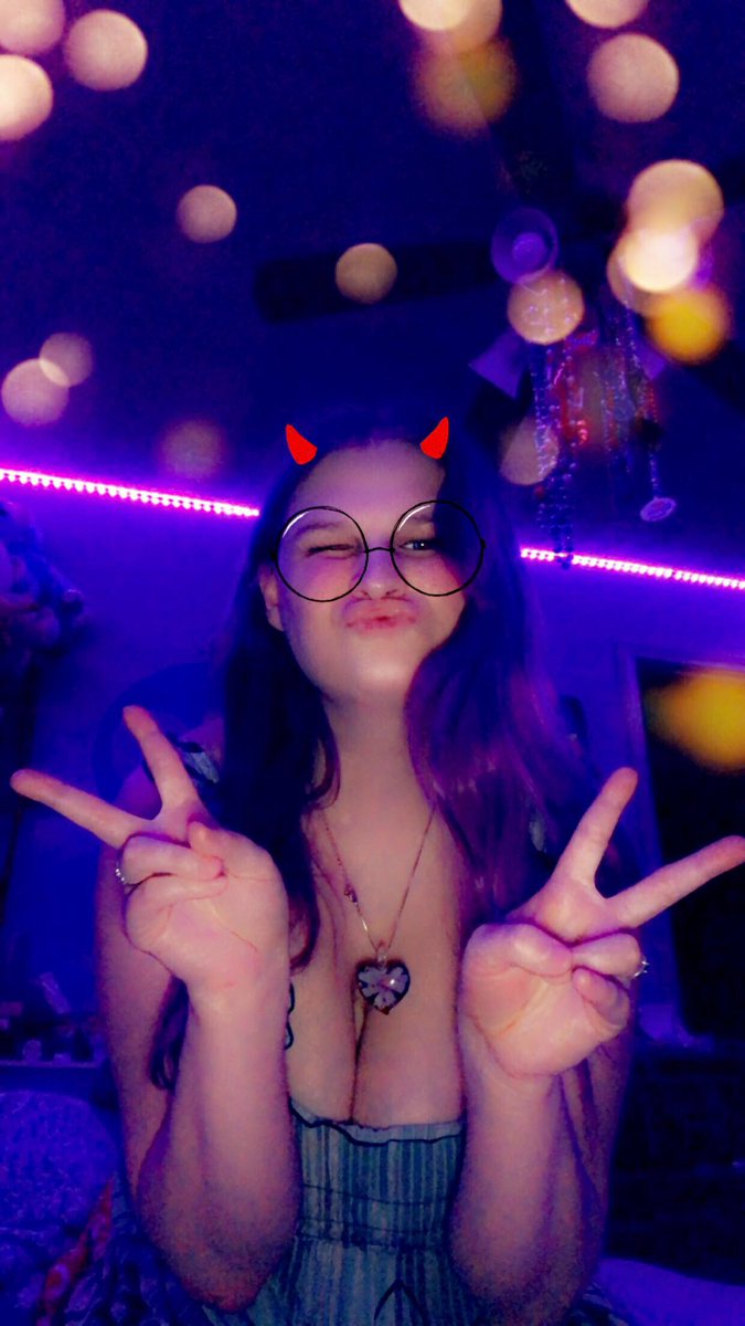 moonchild2195's tweet photo. Some pictures of me 🥹 #purpleismyfavoritecolor https://t.co/gfnUmwf4U1