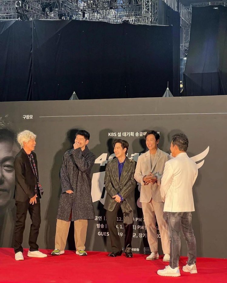 KJM_EXOLCHILE's tweet photo. [#OFICIAL l 101222] Actualización de #SUHO en su cuenta 

"¡Es un honor! ¡Te aprecio! Songolmae por siempre 🦅🤟" 

Cr: kimjuncotton 
Vía. Instagram 

💜
#EXO #엑소 #WeareoneEXO #EXOL #SUHO #수호 #守護 #KimJunmyeon #김준면 #金俊绵 #GreySuit #SUHO_GreySuit https://t.co/Oxeg9KsTrg