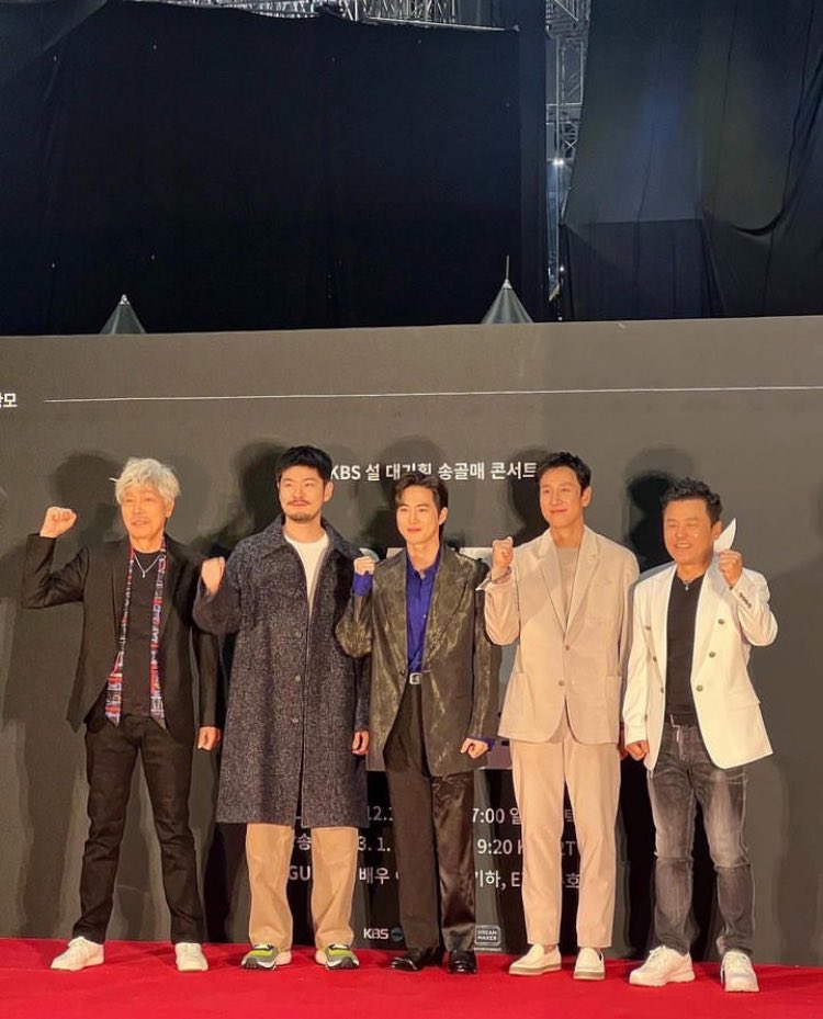 KJM_EXOLCHILE's tweet photo. [#OFICIAL l 101222] Actualización de #SUHO en su cuenta 

"¡Es un honor! ¡Te aprecio! Songolmae por siempre 🦅🤟" 

Cr: kimjuncotton 
Vía. Instagram 

💜
#EXO #엑소 #WeareoneEXO #EXOL #SUHO #수호 #守護 #KimJunmyeon #김준면 #金俊绵 #GreySuit #SUHO_GreySuit https://t.co/Oxeg9KsTrg