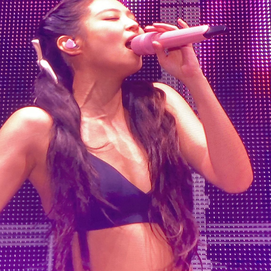 jenniethinker's tweet photo. it'll be hard to get over this jennie https://t.co/aCc0n6Unn9