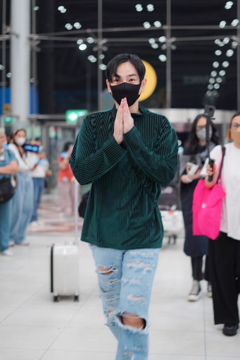 GMMGRAMMY's tweet photo. 📣 ภาพบรรยากาศแฟนๆ มาส่งกำลังใจให้กับ @peckpalit เดินทางเข้าร่วมงาน 2022 Asia Artist Awards (AAA) ที่จะจัดขึ้นในวันที่ 13 ธันวาคม ที่ Nippon Gaishi Hall ในเมืองนาโกย่า ประเทศญี่ปุ่น

#PeckPaLitChoke #เป๊กผลิตโชค 
#ペックパリット #2022AsiaArtistAwards https://t.co/yvLbdkjlRZ