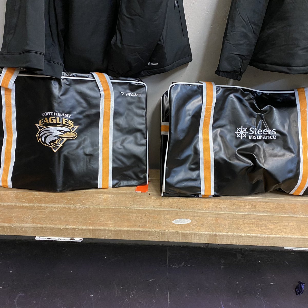neu13f_2022's tweet photo. Swag Reveal! How lucky are these girls?!?! Huge shout out to our team sponsor @SteersInsurance for their generosity π π π¦
π₯
#bestsponsor #squealsofjoy #passtheadvil https://t.co/wmCk4qV5DT
