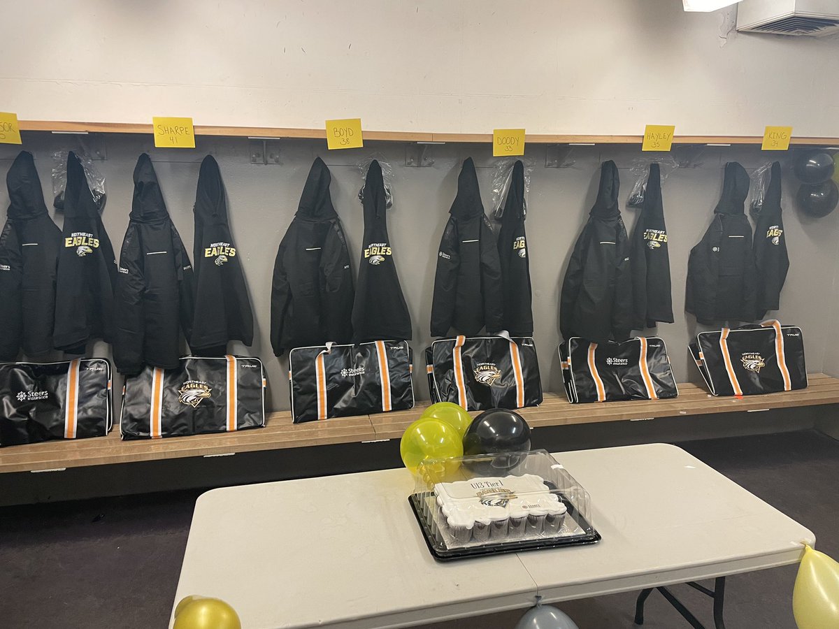 neu13f_2022's tweet photo. Swag Reveal! How lucky are these girls?!?! Huge shout out to our team sponsor @SteersInsurance for their generosity π π π¦
π₯
#bestsponsor #squealsofjoy #passtheadvil https://t.co/wmCk4qV5DT