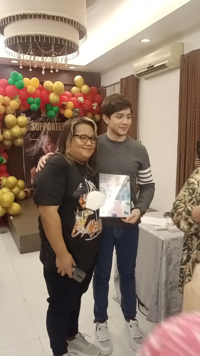 moialawi01's tweet photo. Thank you @aldenrichards02 and my @aldensolids Fanmily...
#ALDENRichards https://t.co/sFZxvxveEB