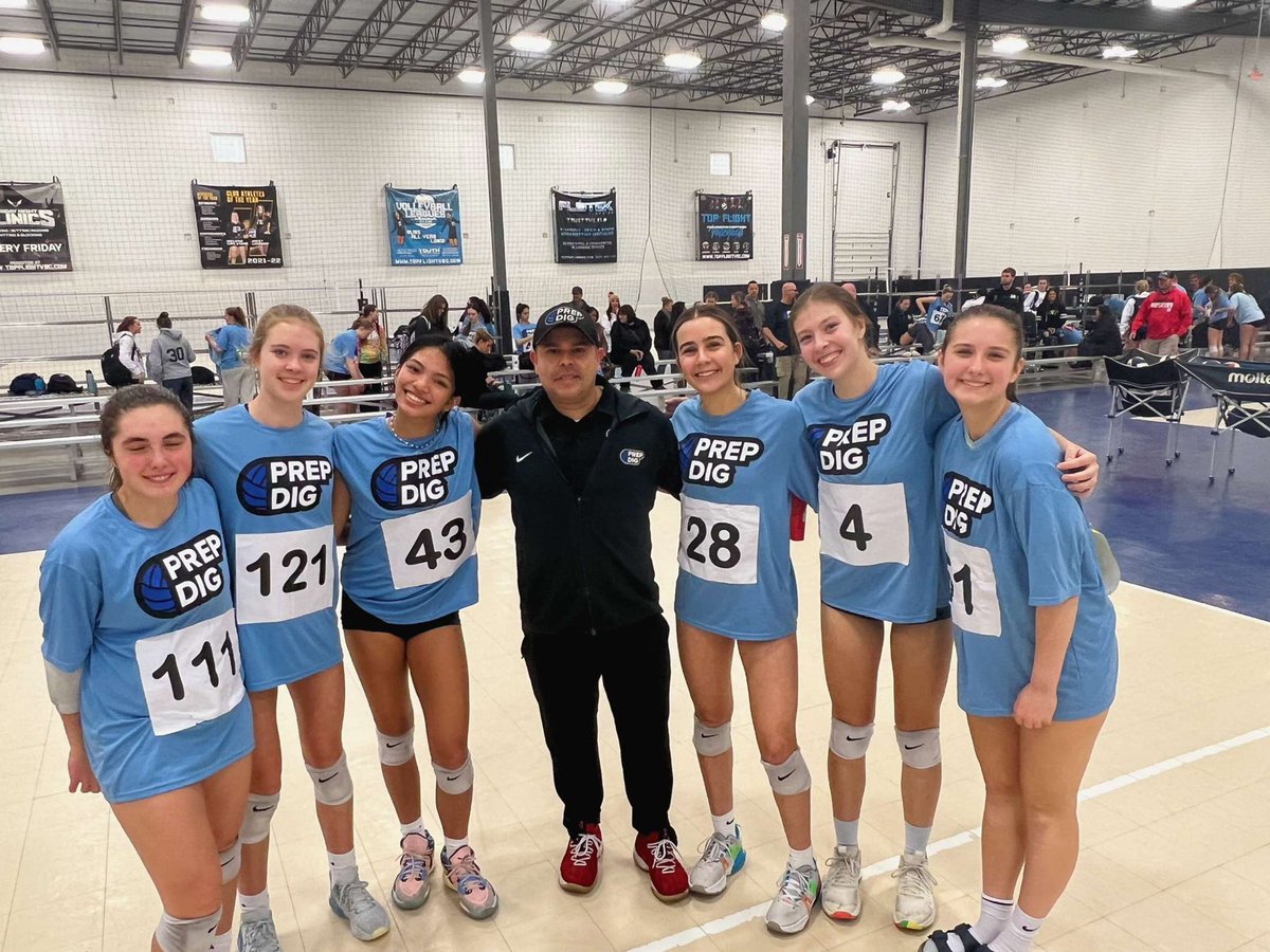 I had a great time at the <a href="/PrepDig/">Prep Dig 🏐</a> Top 250 Expo! Thank you so much <a href="/prepdigil/">Prep Dig Illinois</a> and <a href="/CoachMikeDZ/">Michael DeLeon</a> for hosting this amazing event!