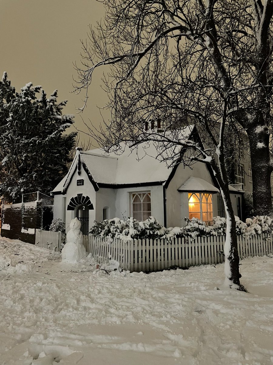 KulbinderM's tweet photo. Plaistow looking pretty in the snow too! 
#BetterNewham #uksnow #snowinlondon ⛄️ ❄️ https://t.co/TW9vaShslq