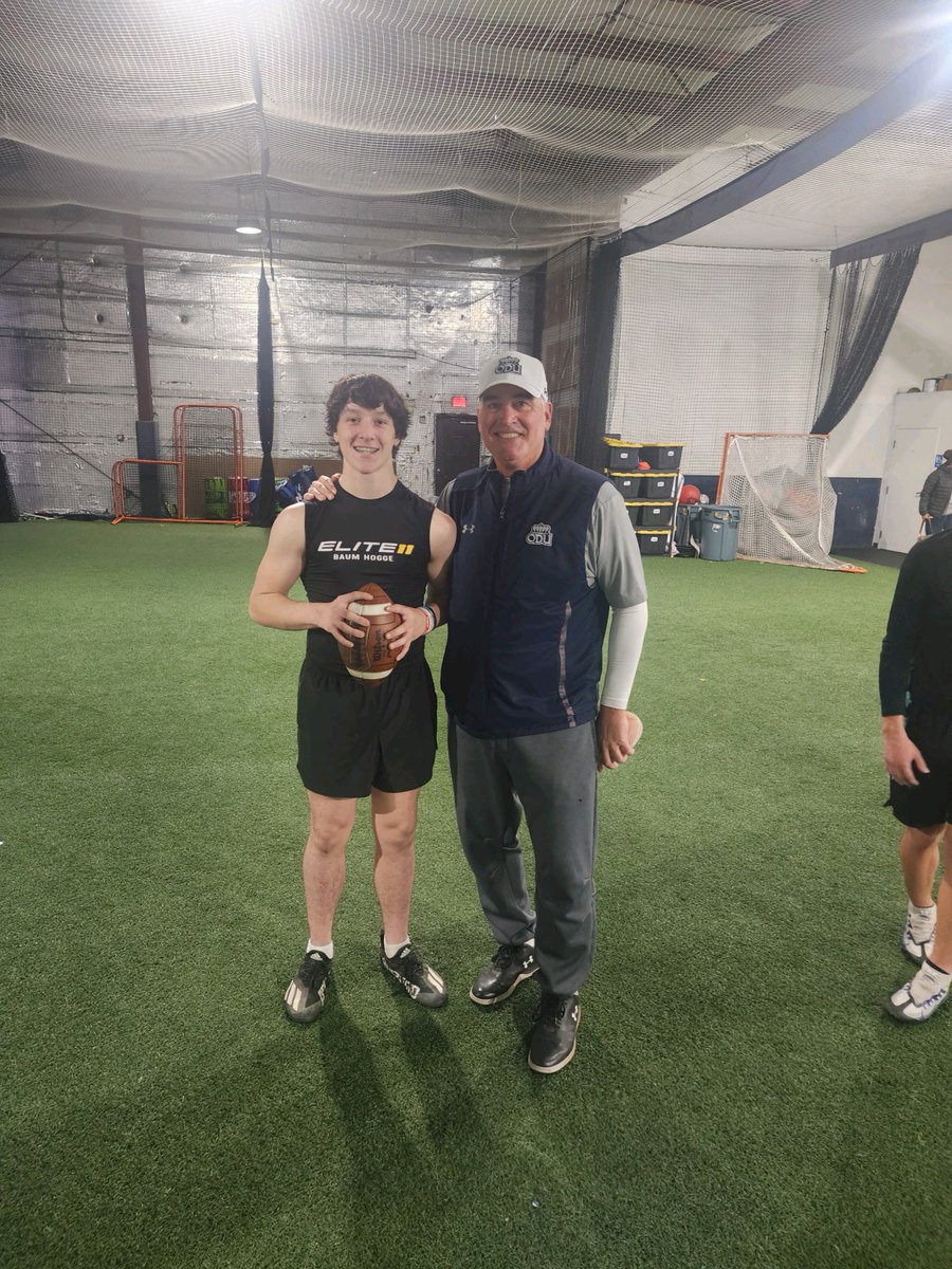 baumhogge_'s tweet photo. Getting ready for FBU futures showcase this Sunday with @CoachWilder353 ‼️‼️
@FBURichmond
@FBUcamp
@FBUAllAmerican
@QBHitList
@MaxPreps
@Rivals
@247Sports https://t.co/6RKGXTvCQS