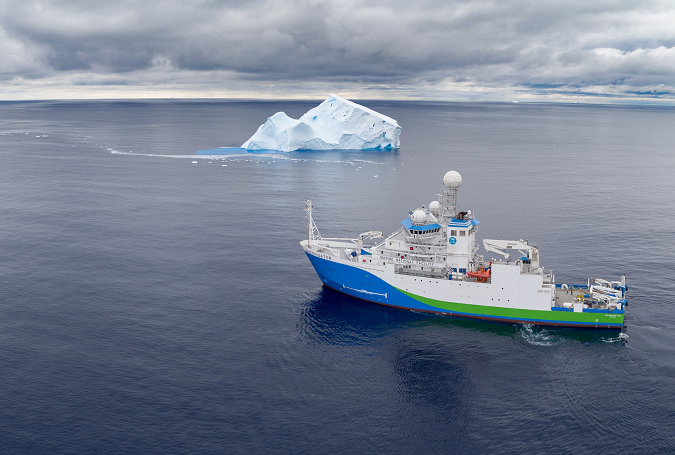 csiroDAP's tweet photo. Where does the Research Vessel Investigator go, and what does it do? If you're curious you can see where it is on the map here https://t.co/04vqKi9Ugu &amp; have a look at some of the data that's collected on trips here
https://t.co/rZZ34ij0bD #RVInvestigator #MNF https://t.co/qmuh1BE8CF