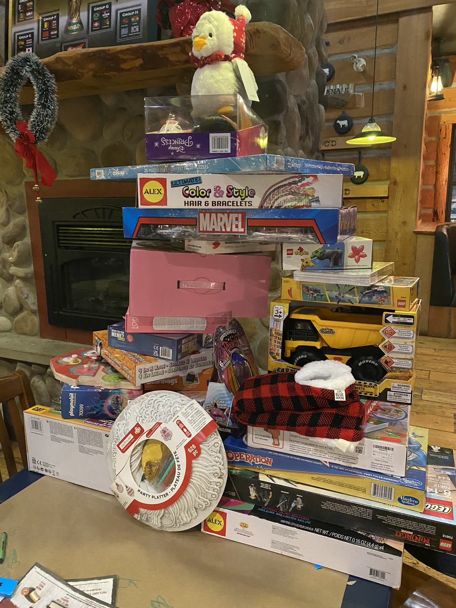 MFGerretsen's tweet photo. @NT_SoccerClub 2011 Girls had their holiday party tonight @MontanasBBQ (Dufferin and Finch)! Girls all donated a toy that will be dropped off for charity! #nitros https://t.co/QiXl9QL856