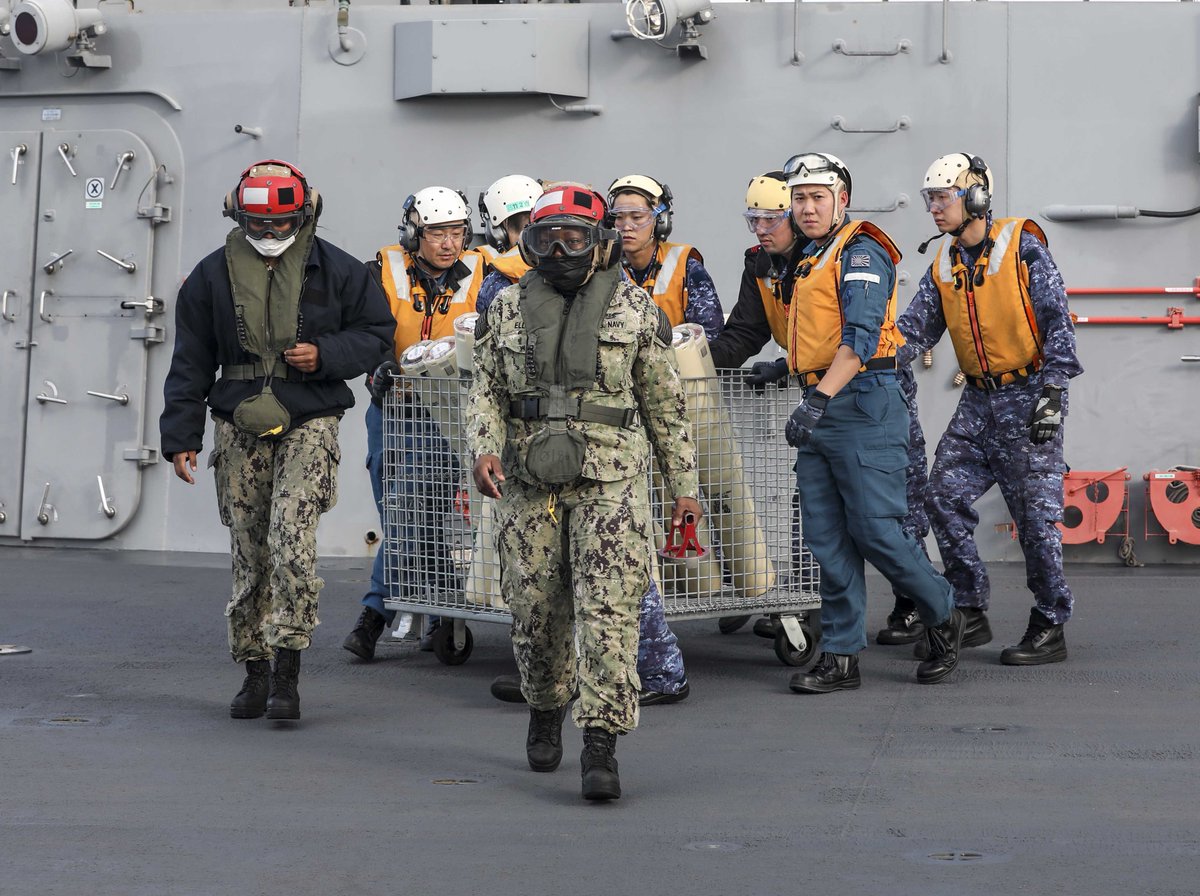 US7thFleet's tweet photo. @Musashi_fiveone", assigned to #CTF70 and #CTF71 conducted bi-lateral anti-submarine warfare (ASW) training with the @jmsdf_pao_eng Dec. 6. #InternationalbyDesign | #AlliesandPartners @USNavy
Read the full story here:
https://t.co/Qku3fPez9z https://t.co/OHxhw80kKH