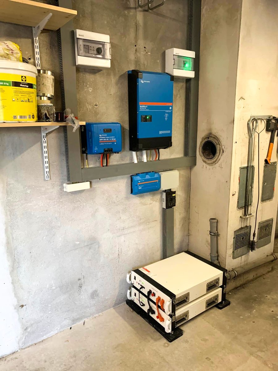 EnergyPytes's tweet photo. This is how a system made of 5kw #victron multiplus inverter, 10kwh #pytes battery and 12x 380w solar panels looks like.
Talk about cutting electricity bill and avoiding blackouts. https://t.co/yRMc3ncTNu