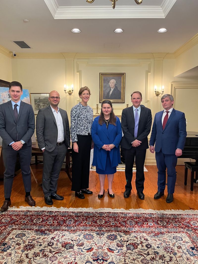 fiona_avery_'s tweet photo. Ukraine is ready to demonstrate to the world how it can be a world leader in #opencontracting as it starts to build back better. We met with Ukraine Ambassador to the United States, Okayama Markarova to discuss @BHPFoundation support for @RISE_Ukraine_. https://t.co/sgHH8u0fMZ