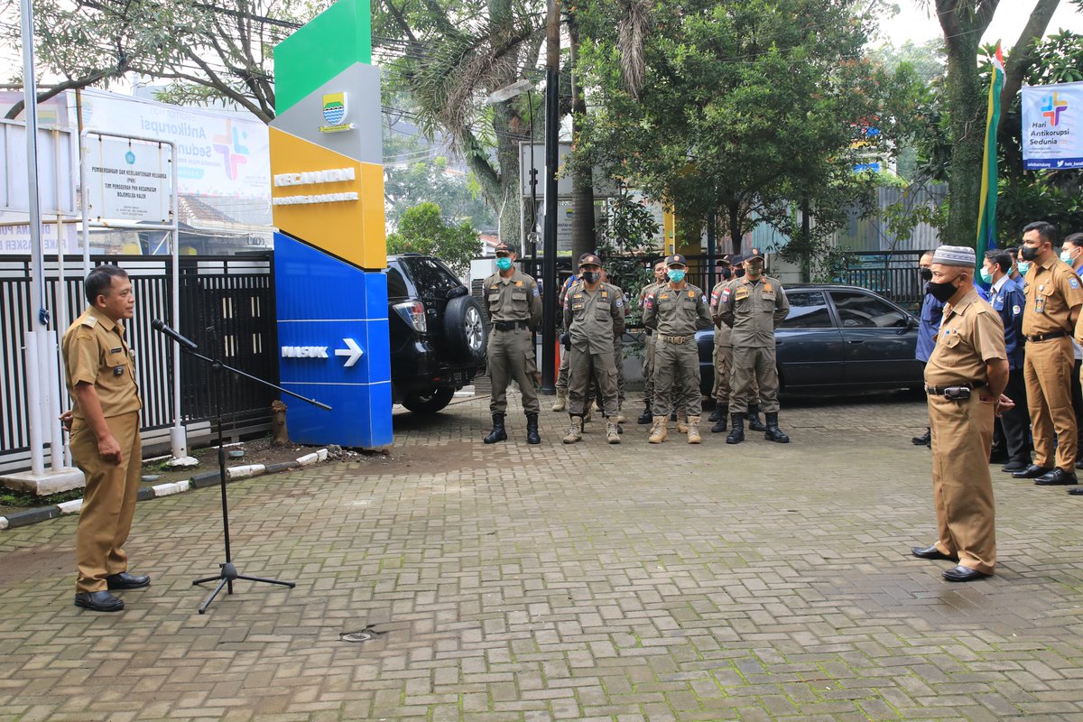 Wilujeung enjing wargi Kecamatan Bojongloa Kaler, diawali dengan kegiatan Apel rutin senin pagi sebelum bekerja ...
Tetap Semangat dan jangan lupa bahagia.. 😍🔥 .. Senin Semangat .
.
#bandungjuara #bojkaljuara #seninsemangat