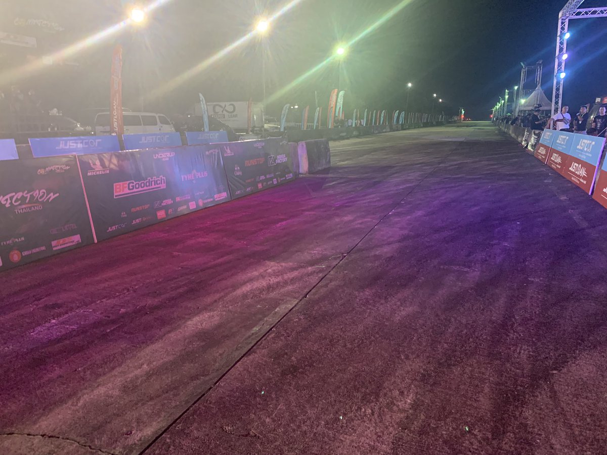 ptt_japan's tweet photo. 夜の10時に表彰式
カーショー、ドラッグレースも開催され、気分はfast&furios
#driftcompetition
#pttperformadriftteam
#世界に飛び出そう
#カーキチ
#drivingkids https://t.co/boltI8KICm