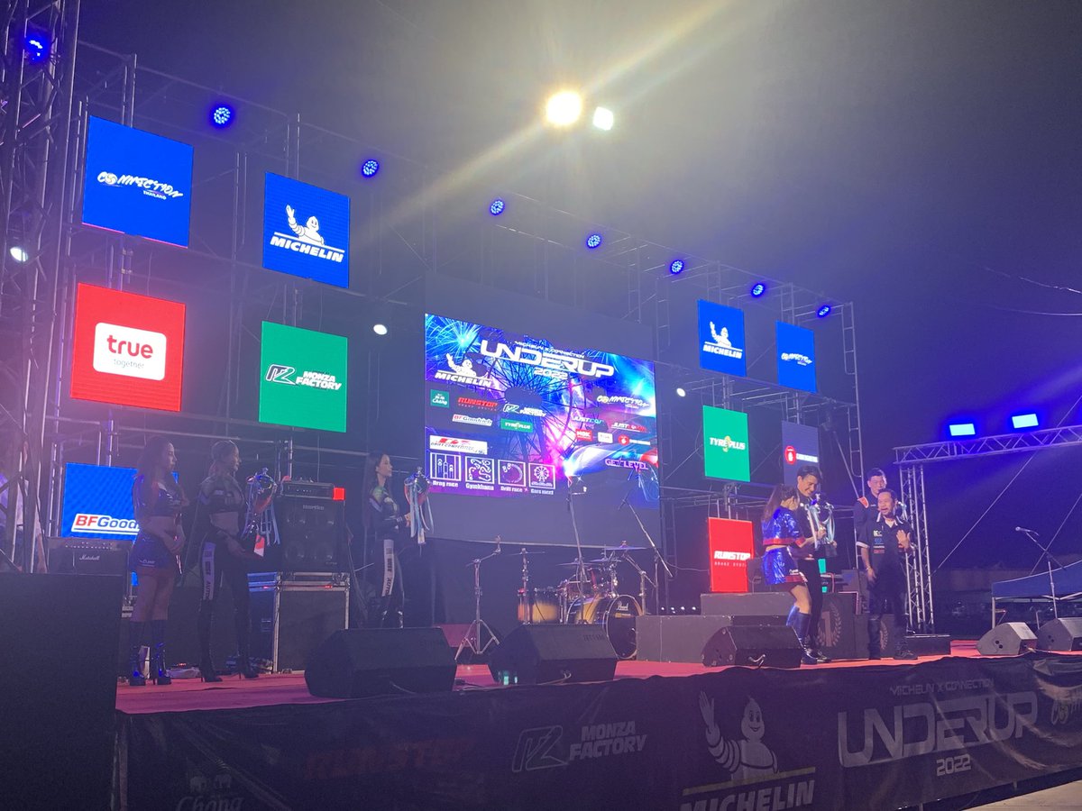 ptt_japan's tweet photo. 夜の10時に表彰式
カーショー、ドラッグレースも開催され、気分はfast&furios
#driftcompetition
#pttperformadriftteam
#世界に飛び出そう
#カーキチ
#drivingkids https://t.co/boltI8KICm