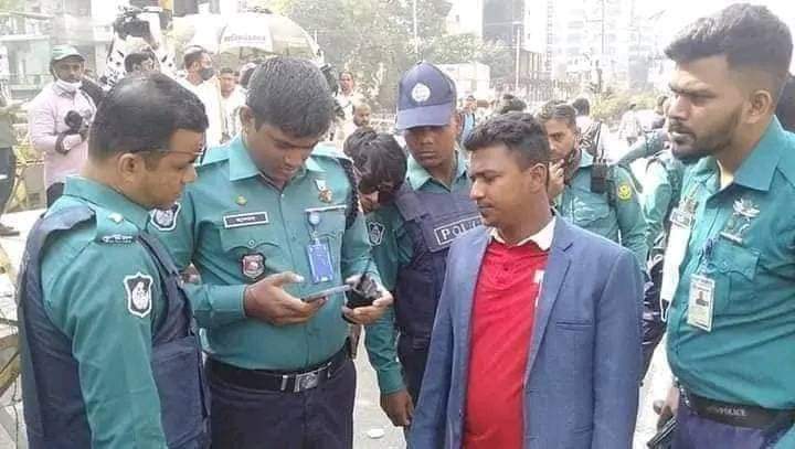 ১৯৭১ টু ২০২২. পার্থক্য 

১৯৭১ সালে নুনু চেক করা হয়েছিলো 
২০২২ সালে মোবাইল