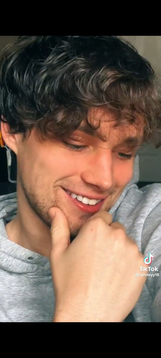 Tanya_aka_tons's tweet photo. Guyzzzz, what is it about him looking down like this that just melts me?? #onlyhim #williamwhite #wrappedaroundhisfinger https://t.co/garuVaT7Me