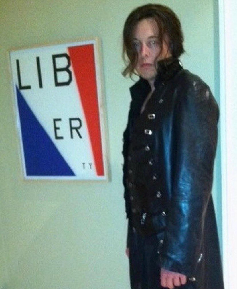 AlanzoBean's tweet photo. BREAKING:
Dusty Muckson, @elonmusk’s alter ego revealed! Gerard Way called he wants his jacket back you fucking pylon https://t.co/NmRJONPj3Y