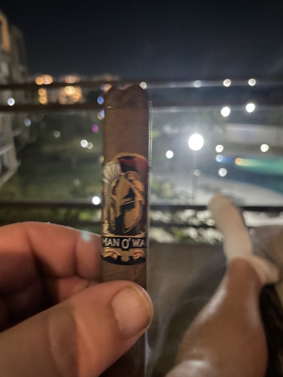 A fun round of golf , ends with a delightful ⁦⁩ #ManoWar by #AJFernandez . I’m lucky. Happy smokes all