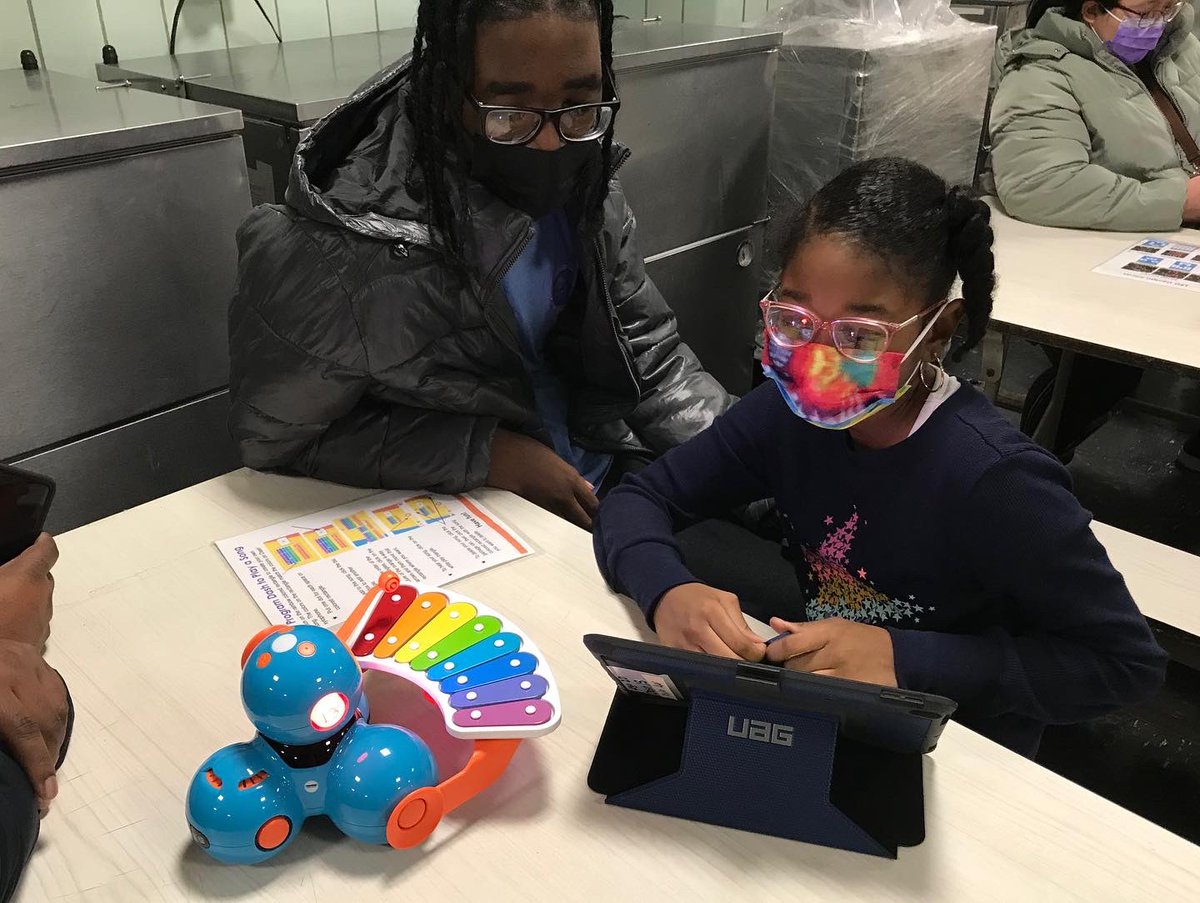 Mrs. Calderon (@ps201tech) on Twitter photo Family Code Night during #csedweek was a great way to bring families in and learn the many fun ways they can engage in computer science together. #csforallnyc #nycschools <a href="/CSforAllNYC/">CSforAllNYC</a> Family Code Night during #csedweek was a great way to bring families in and learn the many fun ways they can engage in computer science together. #csforallnyc #nycschools <a href="/CSforAllNYC/">CSforAllNYC</a>
