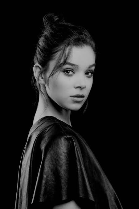 Happy birthday Hailee Steinfeld. My favorite films with Steinfeld are True grit and Begin again. 