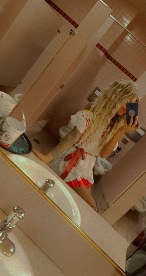 Gothblippi's tweet photo. Cocktail server vibes ft my Santa crawl outfit from last night 

My legs are killing me after working the crawl, karaoke and slots 😂 https://t.co/jXPaHGl5F4
