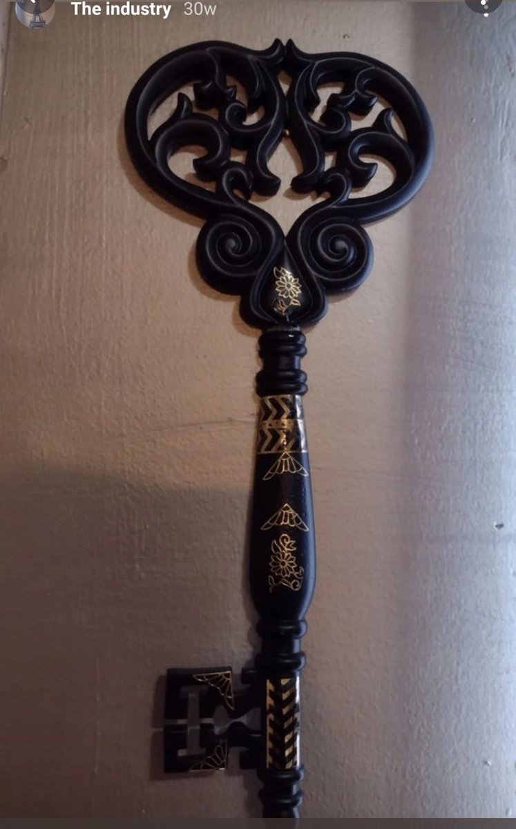 issaKmarie's tweet image. They probably took everything from them like their bedroom and things they had before...

Then try to convince them to move forward like it never exists
#ManipulationIsREAL