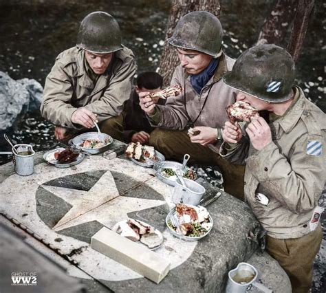 trlr8djeep's tweet photo. U.S 3rd Infantry Division enjoying Christmas dinner on the hood of a Jeep.  Northern Italy, December 1943. https://t.co/gSRf1OpZIt
