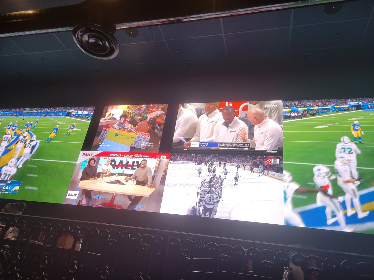SoCalDisnerdy's tweet photo. @DaveandBusters why ain't y'all showing Ludwigs ChessBoxing :( https://t.co/EdPcojrBkj