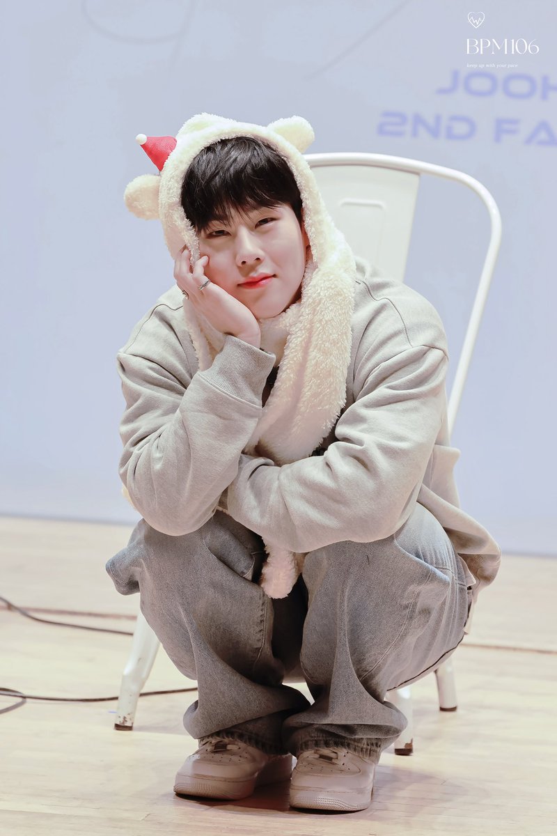 221211 본챔스 팬싸 
빤..히 👀🧣
#MONSTAX #몬스타엑스 #주헌 #JOOHEON #JOOHONEY