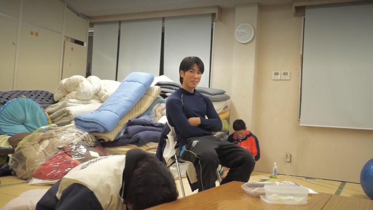 rowinglovers's tweet image. 今までは何十年も使っていたボロボロの畳の上で、部屋の隅に積み上げられてた布団を敷いて寝てました笑
汚かったけど楽しい艇庫でした笑