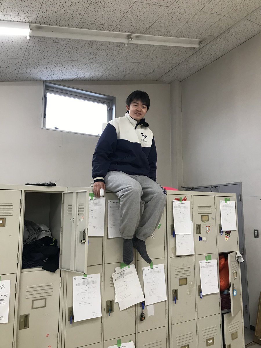 rowinglovers's tweet image. 今までは何十年も使っていたボロボロの畳の上で、部屋の隅に積み上げられてた布団を敷いて寝てました笑
汚かったけど楽しい艇庫でした笑