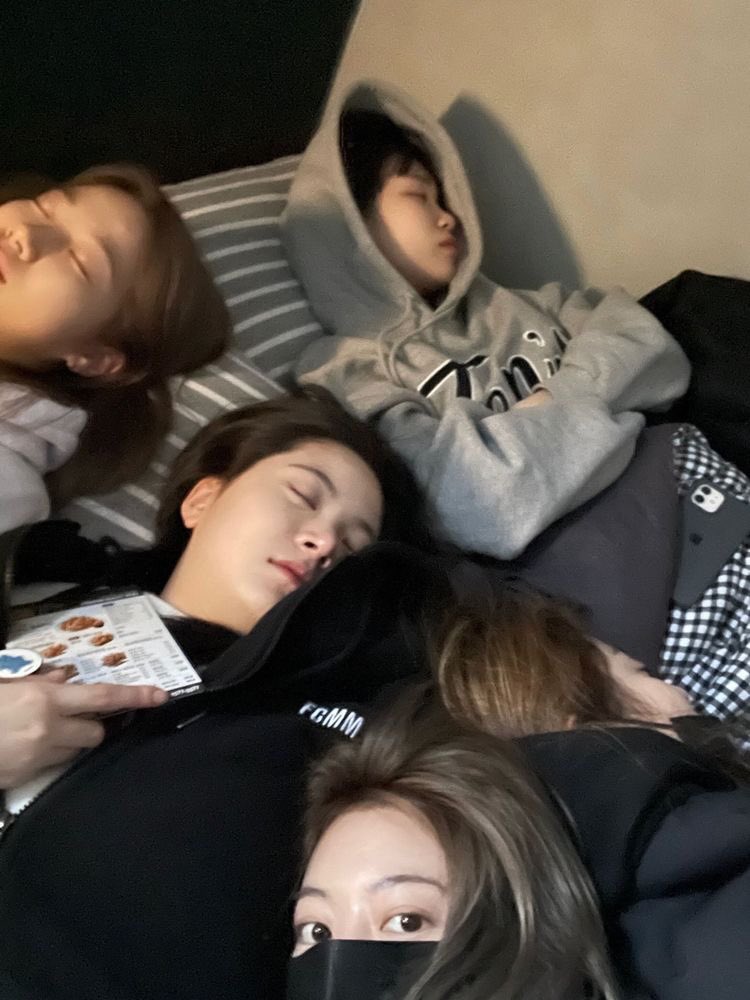 each friendship on le sserafim, a lovely thread.